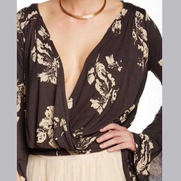 FREE PEOPLE Fiona Wrap Blouse Brown Bohemian Floral Pleated Size Medium - Picture 2 of 9